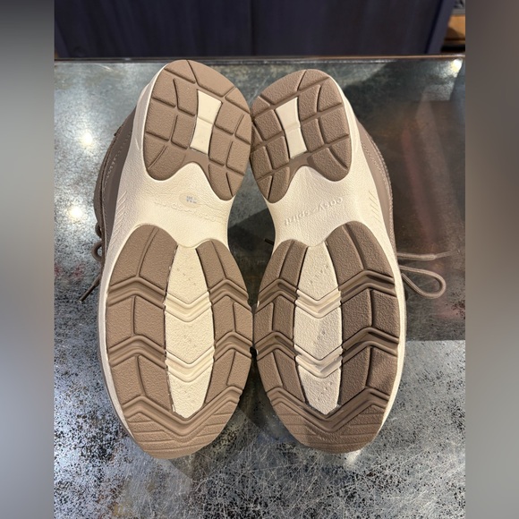 Easy Spirit - Picture 3 of 5